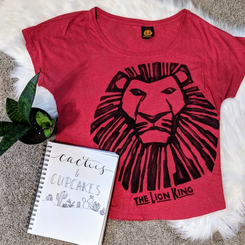 🛍️Disney | The Lion King red graphic tee
